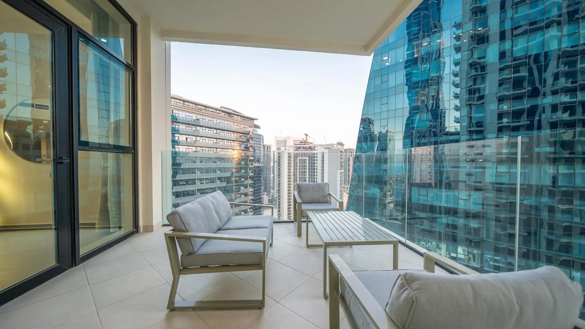 Lägenhet Chic Missoni 1Br At The Canal Dubai