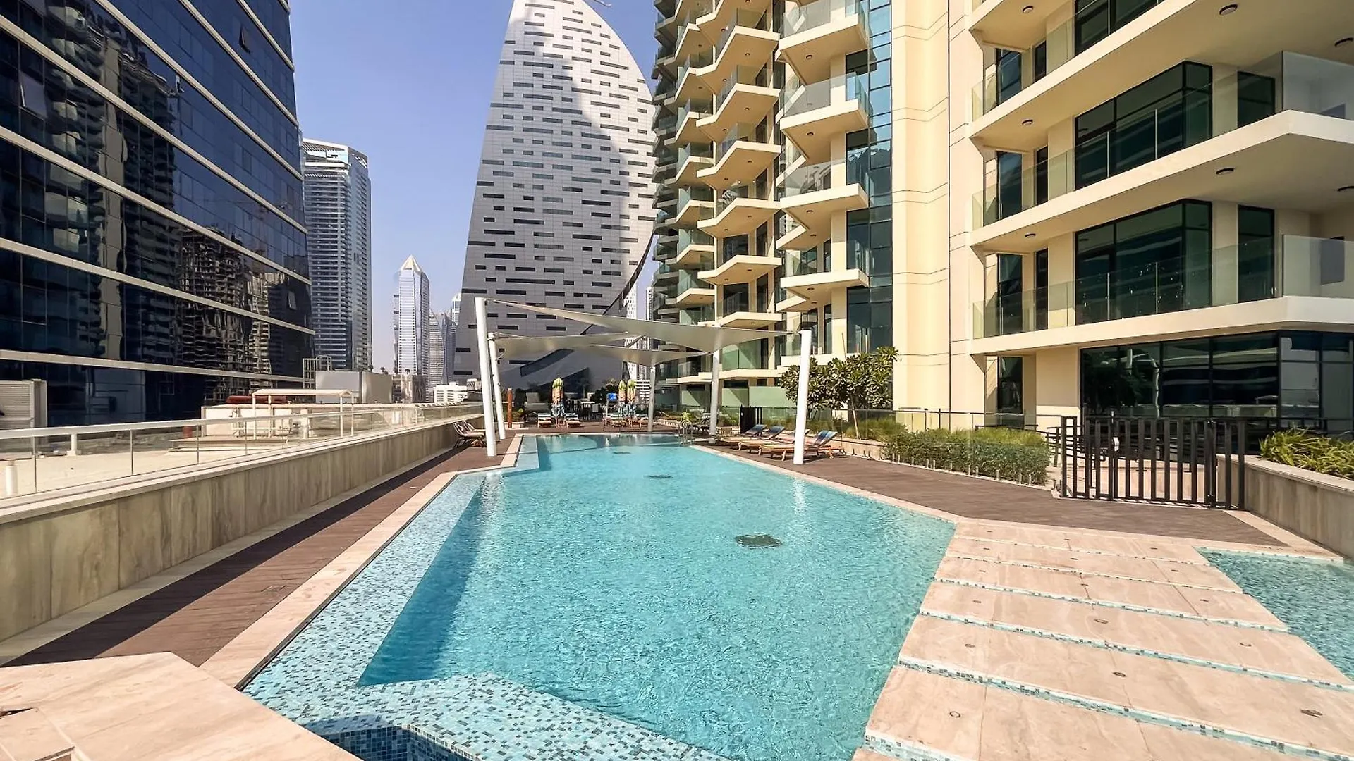 Lägenhet Chic Missoni 1Br At The Canal Dubai